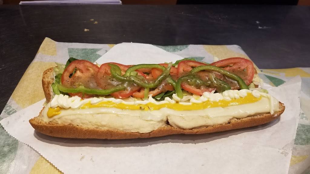 Subway | meal takeaway | 660 Quintana Rd, Morro Bay, CA 93442, USA | 8057721926 OR +1 805-772-1926