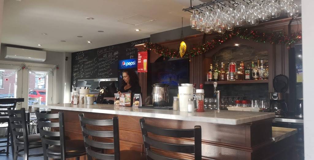 Burger Town | restaurant | 445 Chemin Bord-du-Lac, Dorval, QC H9S 2A7, Canada | 5146315757 OR +1 514-631-5757