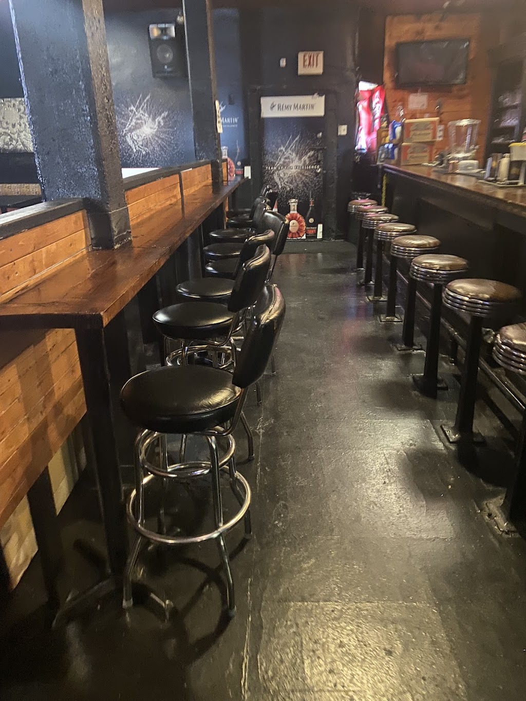 Avion Bar & Grill | restaurant | 764 St Clair Ave, Columbus, OH 43201, USA | 6147451730 OR +1 614-745-1730