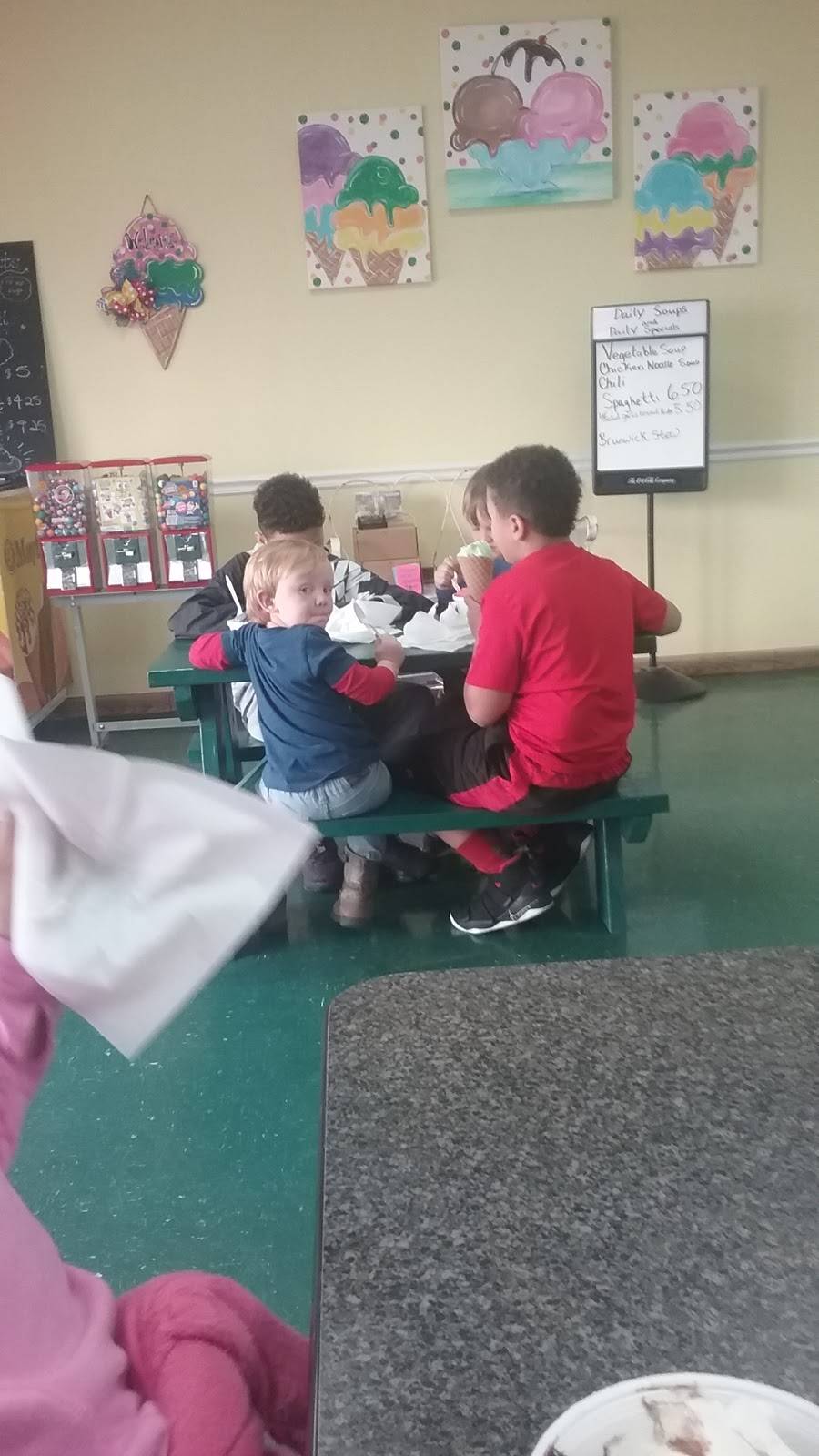 Ice Castle Inc | restaurant | 2514 E Walnut Ave # 1, Dalton, GA 30721, USA | 7062785411 OR +1 706-278-5411