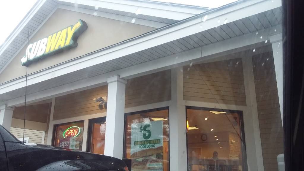 Subway | restaurant | 102 Elm St, Claremont, NH 03743, USA | 6035425895 OR +1 603-542-5895
