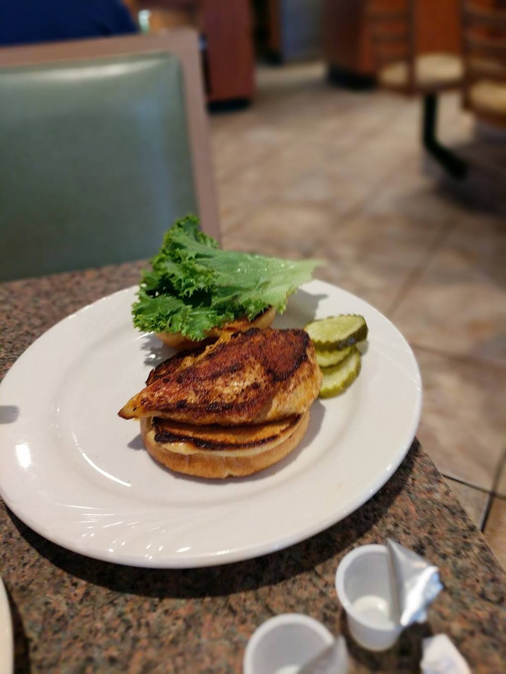 Chriss Family Restaurant | restaurant | 5635 Tilghman St, Allentown, PA 18104, USA | 6103959252 OR +1 610-395-9252