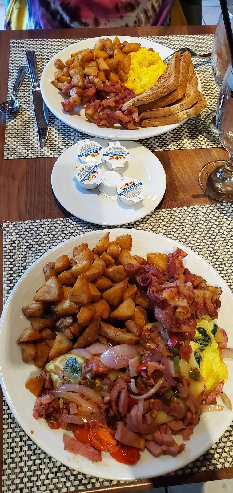 Sweetgrass Restaurant and Porch | restaurant | 4831 Tanger Outlet Blvd, North Charleston, SC 29418, USA | 8437444422 OR +1 843-744-4422