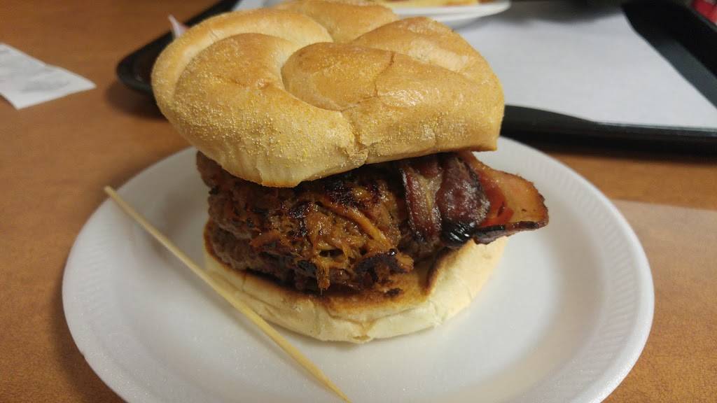 Chefs Dog House | restaurant | 337 Willard Ave, Newington, CT 06111, USA | 8606673700 OR +1 860-667-3700