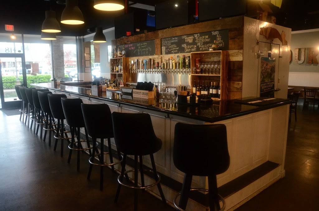 Quinns Neighbourhood Pub and Eatery | restaurant | 1010 Murfreesboro Rd #118, Franklin, TN 37067, USA | 6158072753 OR +1 615-807-2753