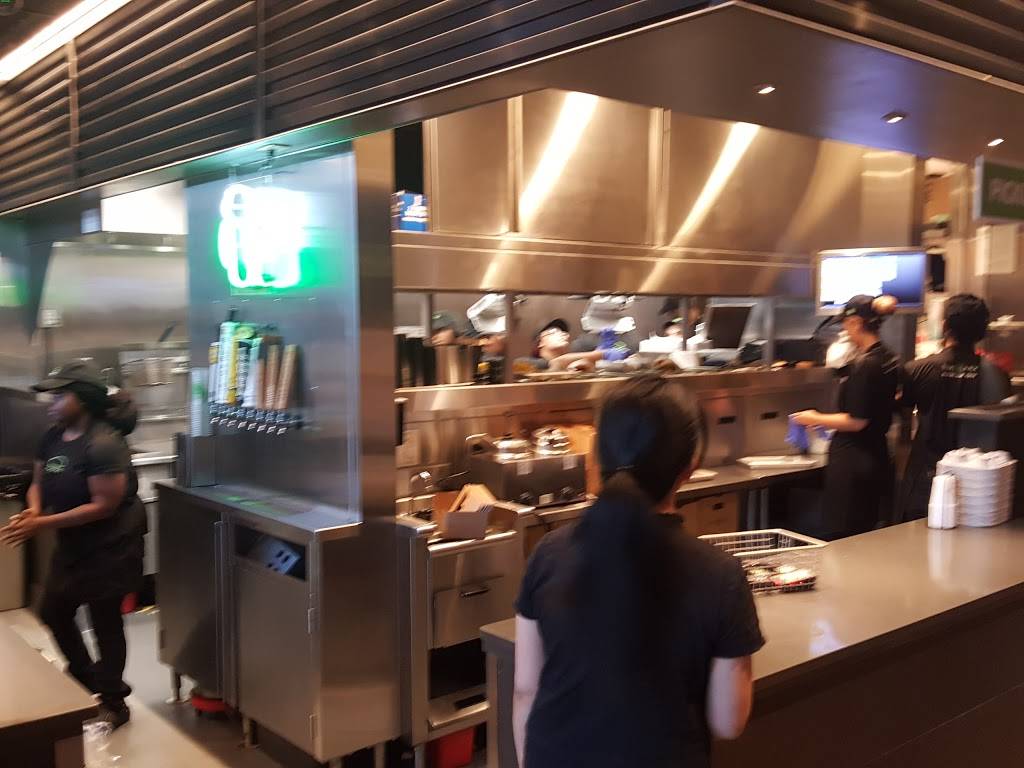 Shake Shack | restaurant | 71-26 Austin St, Forest Hills, NY 11375, USA | 7189283234 OR +1 718-928-3234