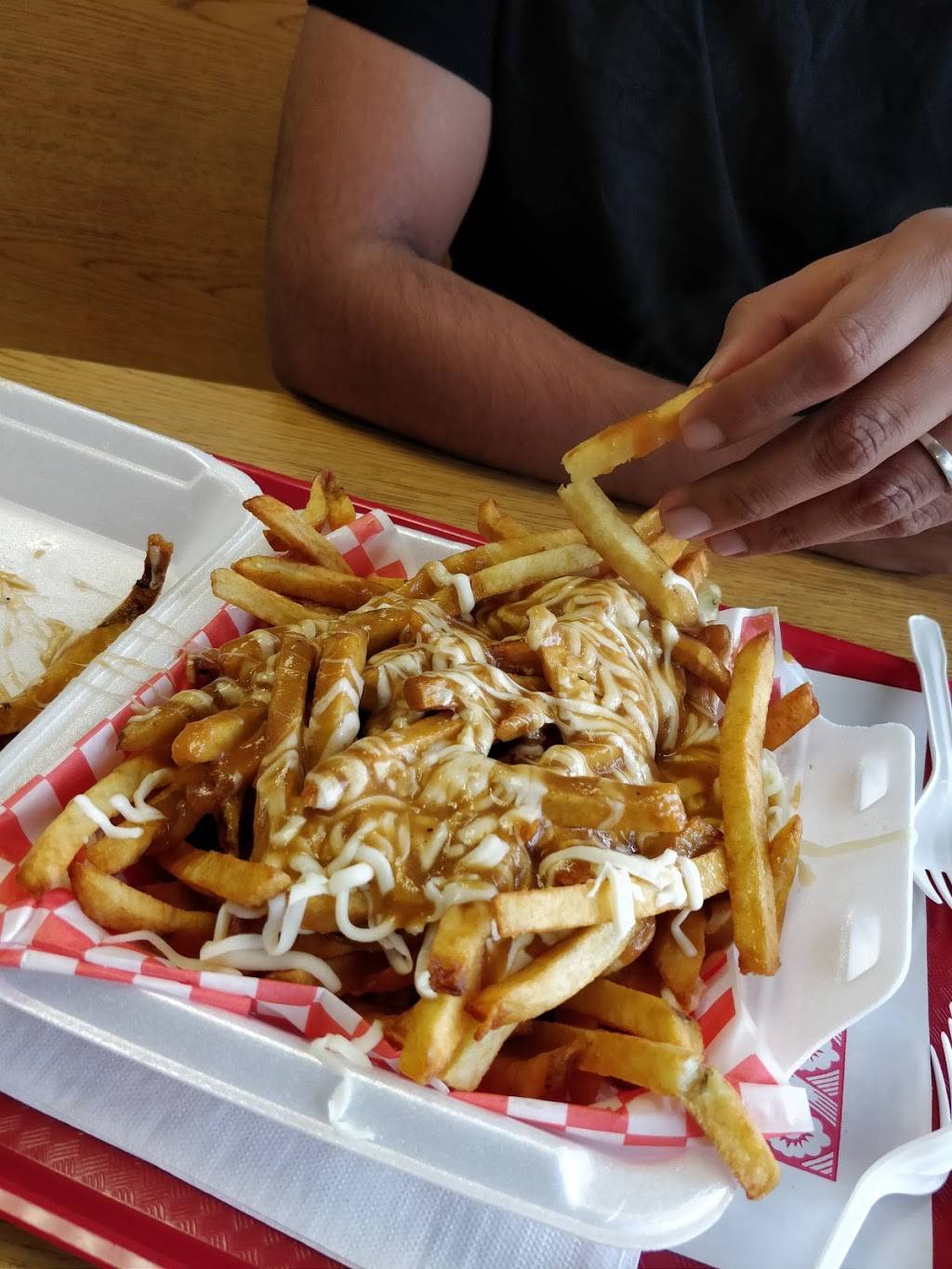 Chatham Burgers | restaurant | 215 Grand Ave W, Chatham, ON N7L 1C3, Canada | 5193541414 OR +1 519-354-1414