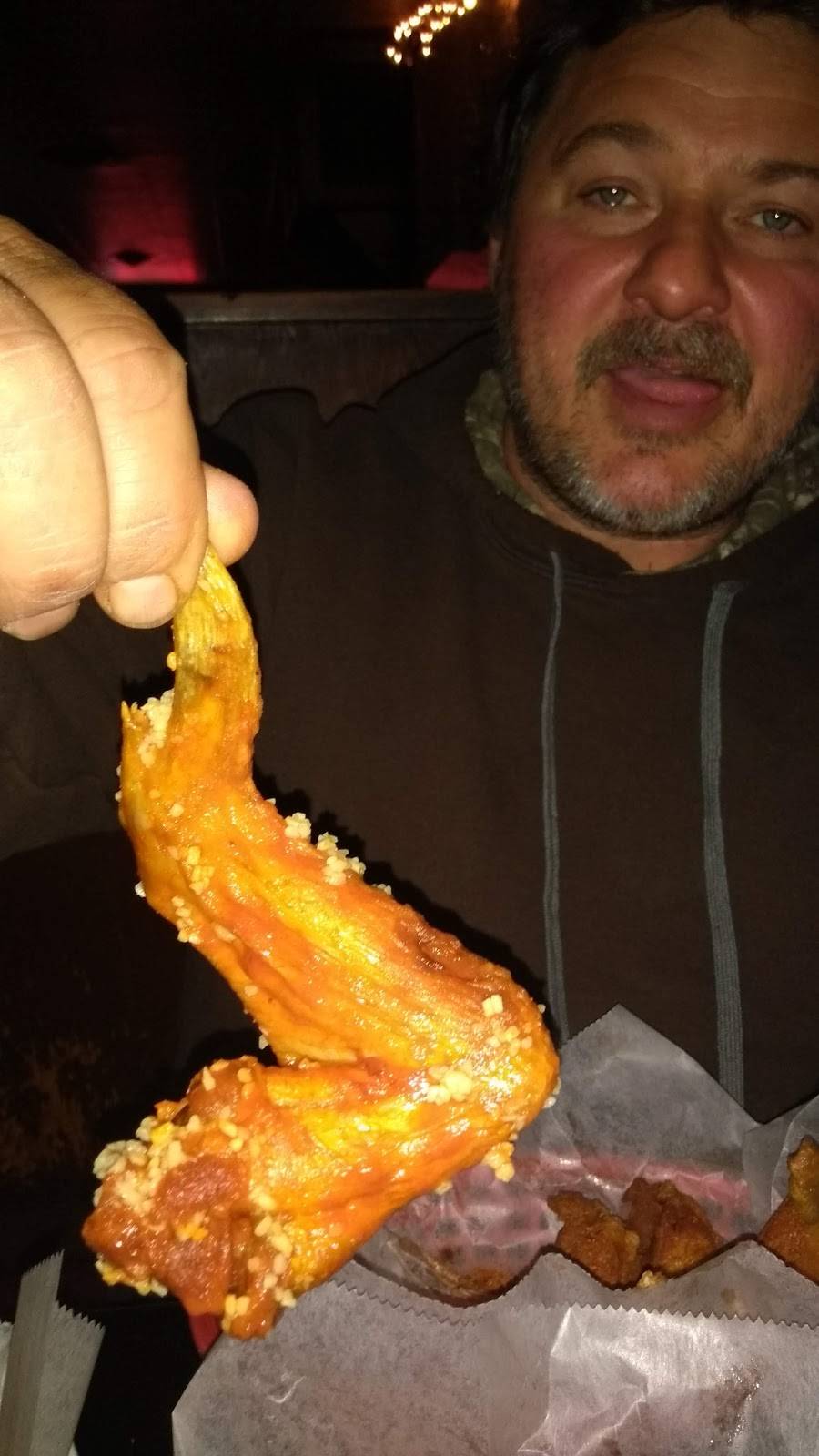 State Line Tavern | restaurant | 51962 E Taggart St, East Palestine, OH 44413, USA | 3304266878 OR +1 330-426-6878