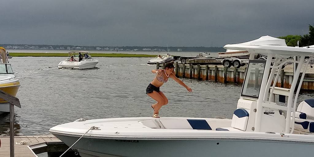 Causeway Marina | restaurant | 2200 E Bay Ave, Manahawkin, NJ 08050, USA | 6094941371 OR +1 609-494-1371