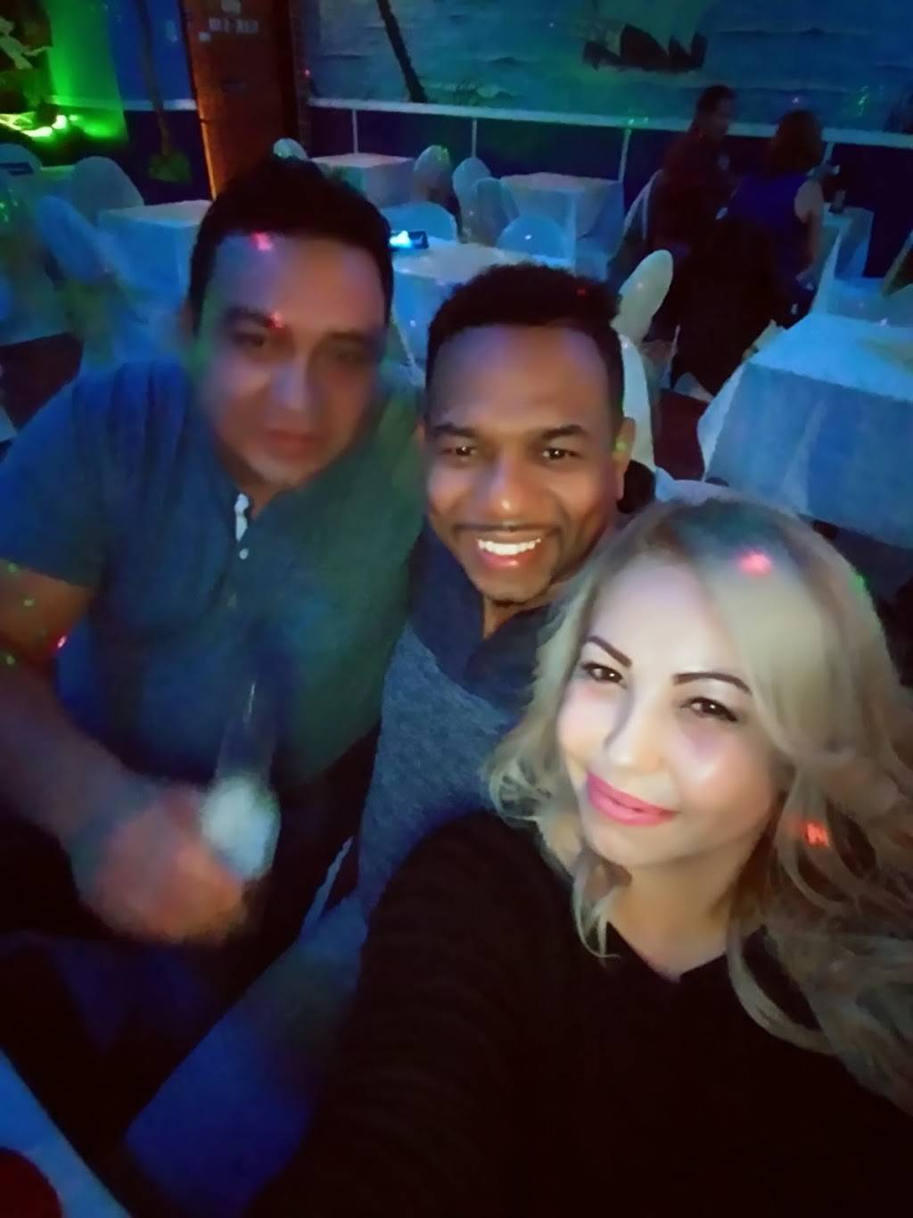 El Capitan Restaurant | restaurant | 3758 W Armitage Ave, Chicago, IL 60647, USA | 7737720733 OR +1 773-772-0733