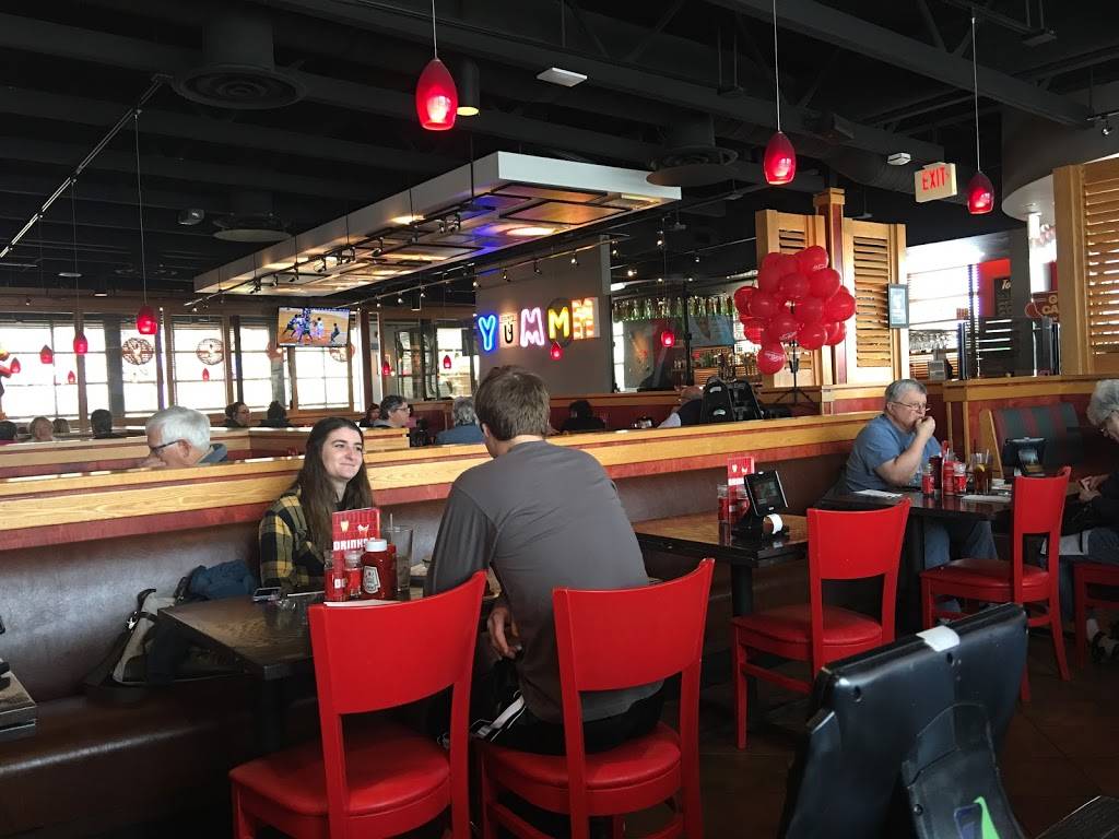 Red Robin Gourmet Burgers and Brews | restaurant | 4625 1st Ave SE, Cedar Rapids, IA 52402, USA | 3193786924 OR +1 319-378-6924