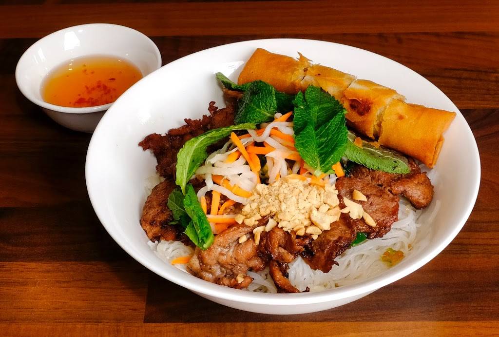 Banh Mi Madame Ly | restaurant | 766 Rue Beaubien E, Montréal, QC H2S 1S7, Canada | 5143794500 OR +1 514-379-4500