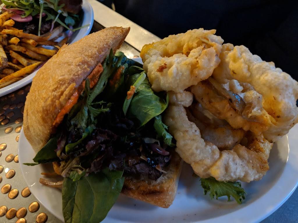 Flat Iron Tap | restaurant | 2007, 150 Center St, Lake Geneva, WI 53147, USA | 2628124064 OR +1 262-812-4064