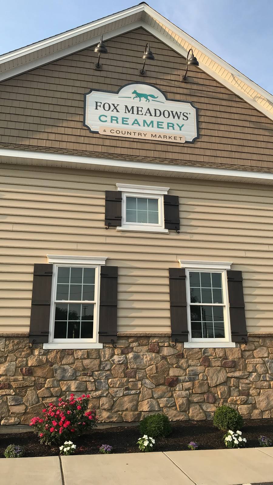 Fox Meadows Creamery | restaurant | 2475 W Main St, Ephrata, PA 17522, USA | 7177216455 OR +1 717-721-6455