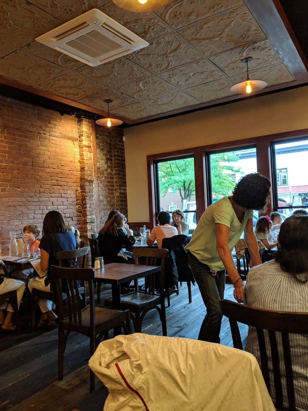 Bottle Hill Tavern | restaurant | 13 Waverly Pl, Madison, NJ 07940, USA | 9739496060 OR +1 973-949-6060