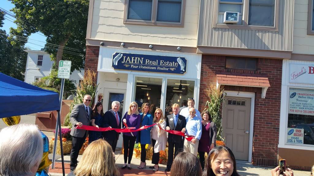 Starbucks | cafe | 8 W Main St, Ramsey, NJ 07446, USA | 2017600049 OR +1 201-760-0049