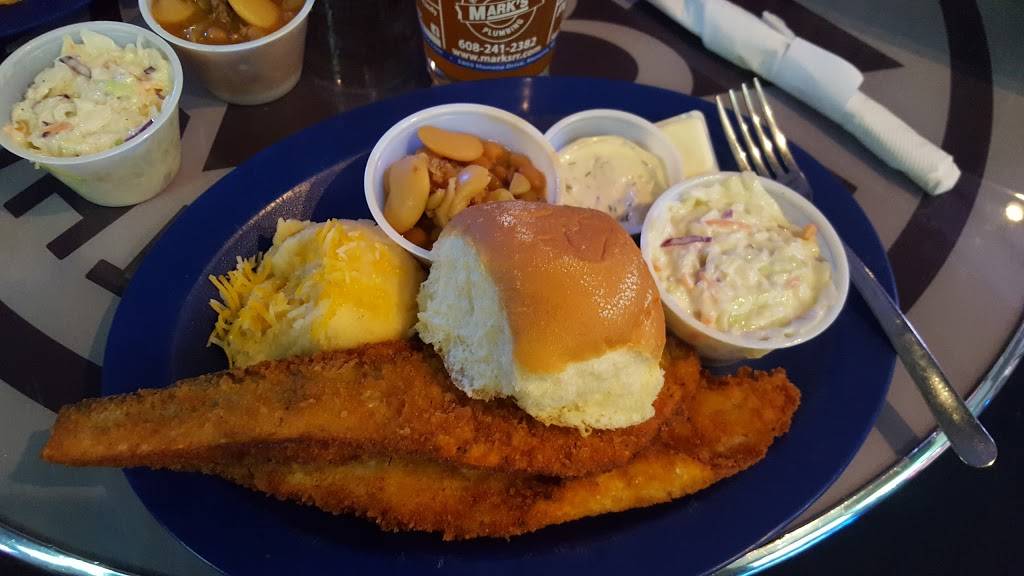 Silver Eagle Bar & Grill | restaurant | 5805 Monona Dr, Monona, WI 53716, USA | 6082222843 OR +1 608-222-2843