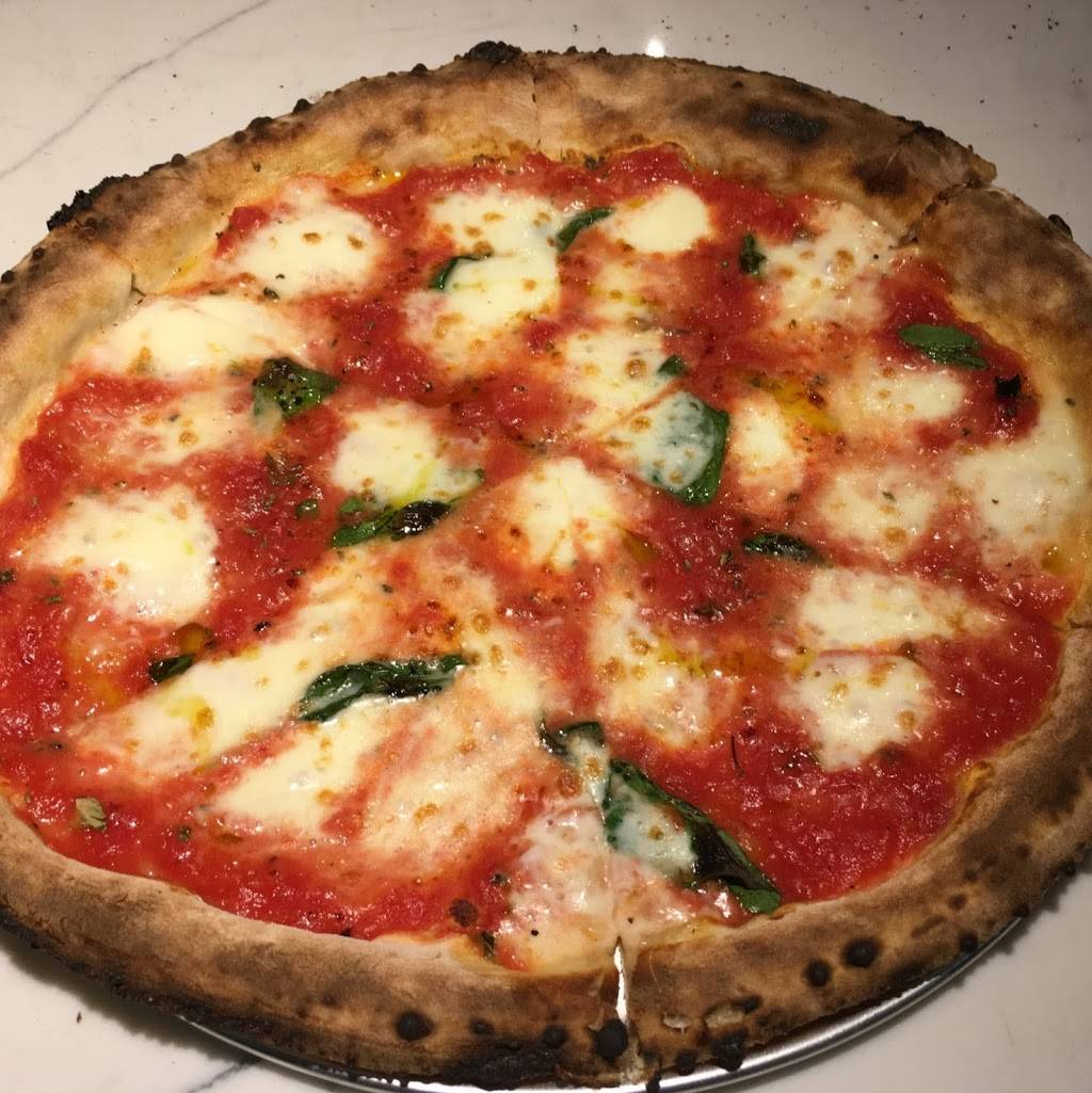 Chestnut Hill Brewing Company | restaurant | Market at the Fareway, 8221 Germantown Ave, Philadelphia, PA 19118, USA | 2152470300 OR +1 215-247-0300