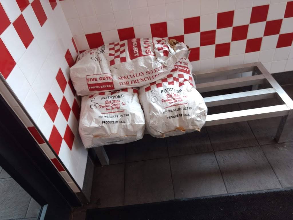 Five Guys | restaurant | 3911 W Bethel Ave, Muncie, IN 47304, USA | 7653137567 OR +1 765-313-7567