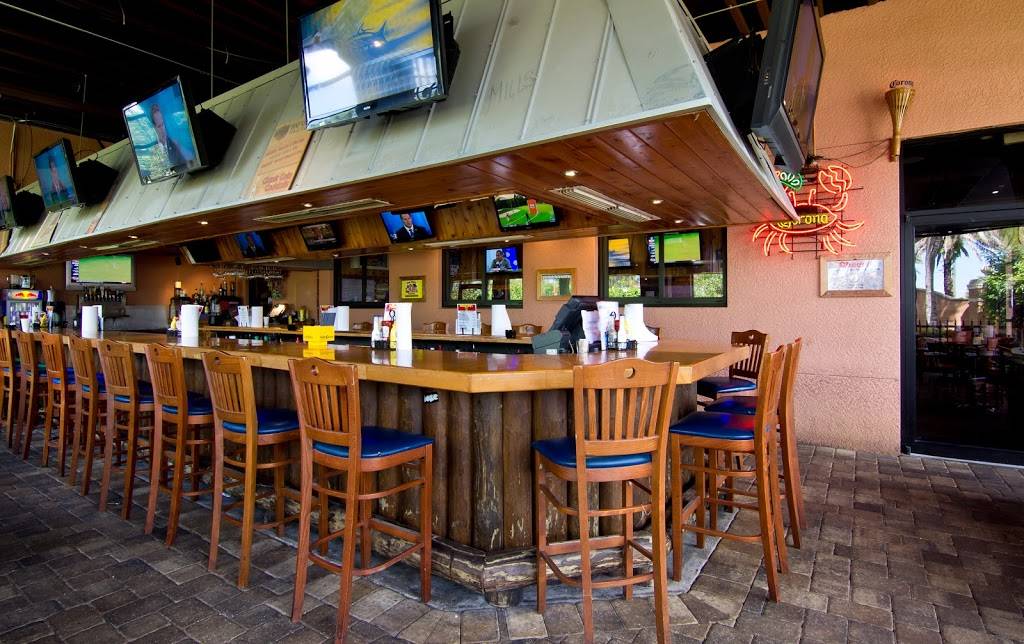 Pelican Larry’s Raw Bar & Grill | restaurant | 7785 Davis Blvd #101, Naples, FL 34104, USA | 2397932004 OR +1 239-793-2004