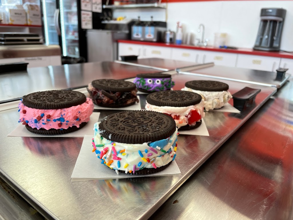 Brusters Real Ice Cream | bakery | 4584 Browns Hill Rd, Pittsburgh, PA 15217, USA | 4122515558 OR +1 412-251-5558