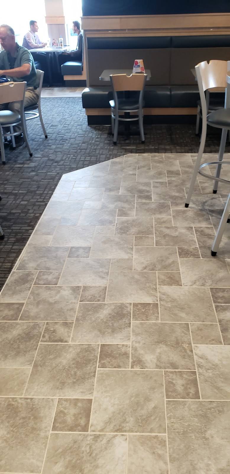 Culvers | restaurant | 850 S Waukegan Rd, Waukegan, IL 60085, USA | 8476728431 OR +1 847-672-8431