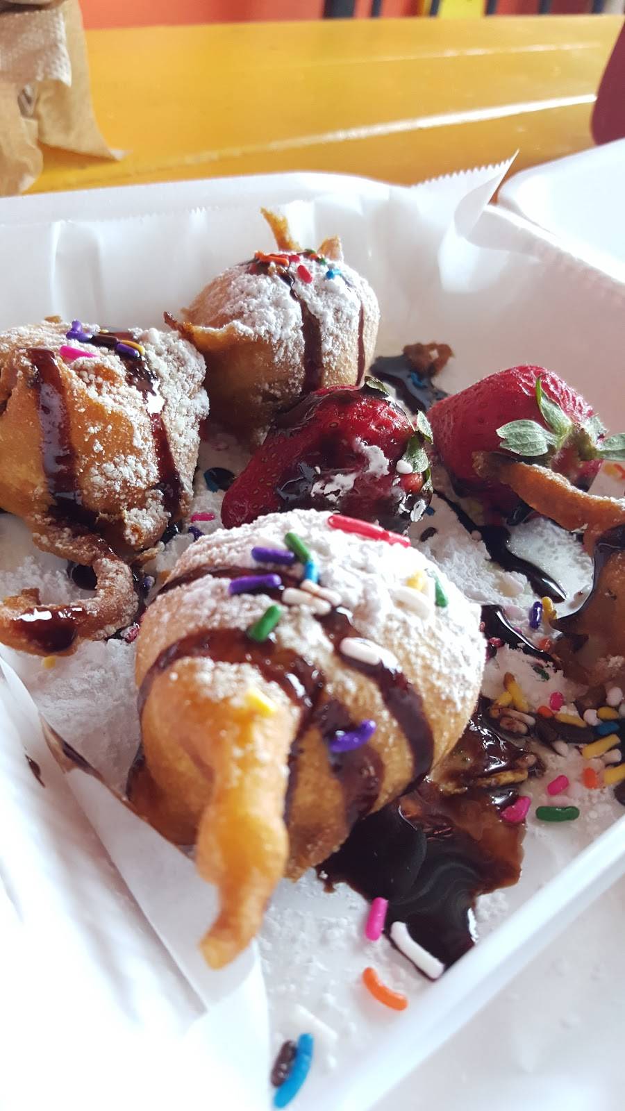 El Farolito Refresqueria and Snacks | restaurant | 2407 Commercial Ave, San Antonio, TX 78221, USA | 2106390081 OR +1 210-639-0081