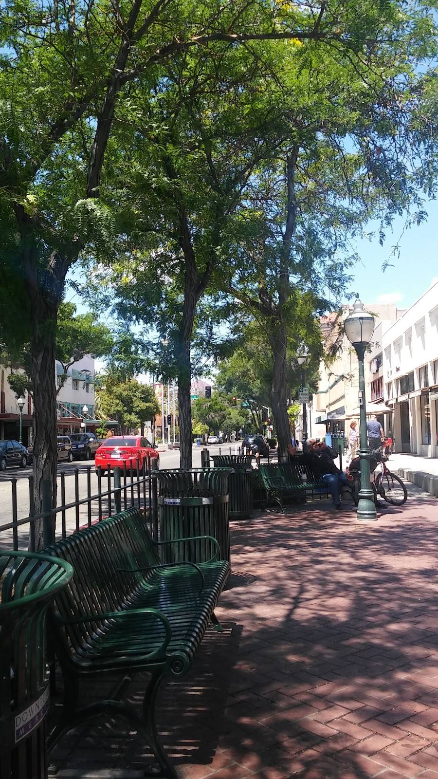 Starbucks | cafe | 360 W 16th St, Merced, CA 95340, USA | 2097232744 OR +1 209-723-2744