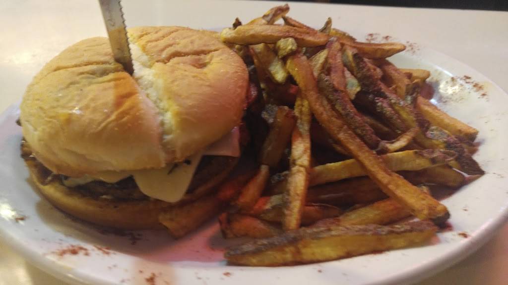 Hub Bar & Grill | restaurant | 110 S Tower Ave, Centralia, WA 98531, USA | 3607362229 OR +1 360-736-2229