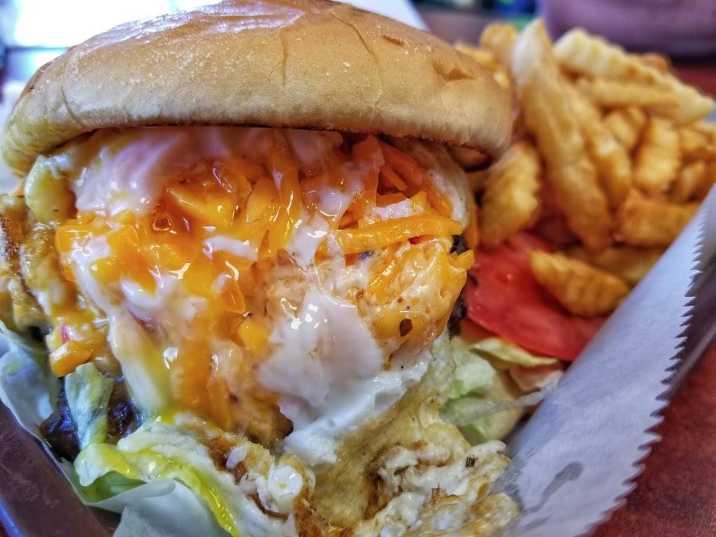 Castaway Grill | restaurant | 112 Causeway Dr, Ocean Isle Beach, NC 28469, USA | 9105797788 OR +1 910-579-7788