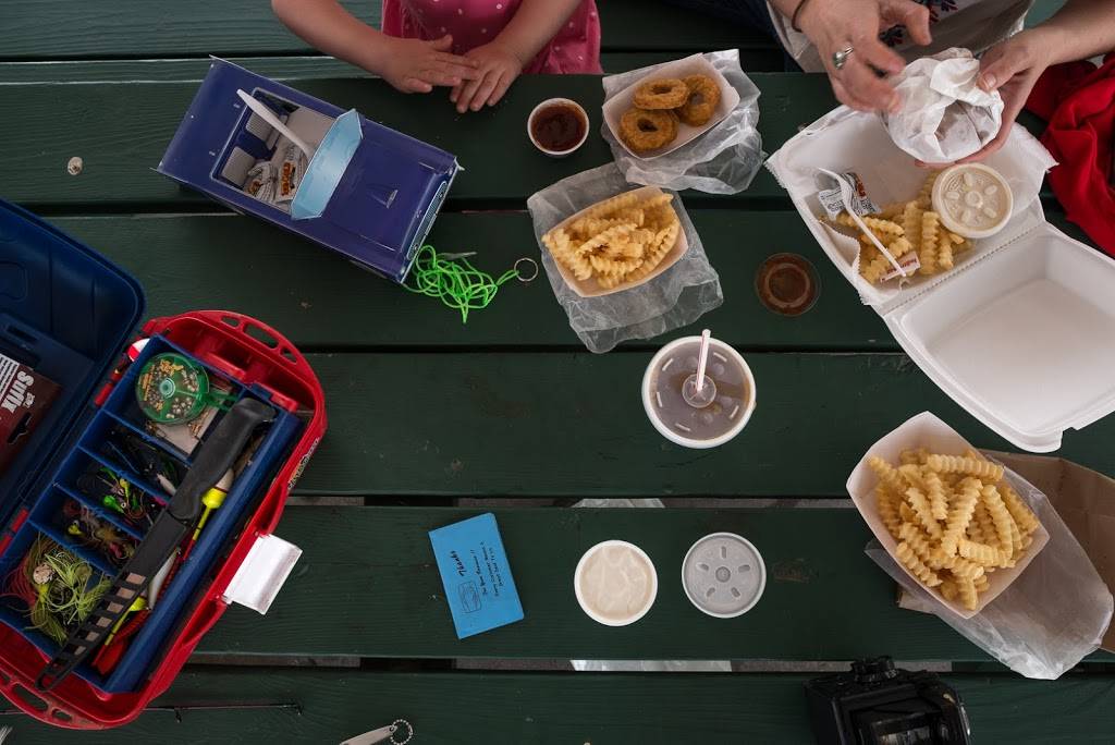 Yesterdays Drive-In | restaurant | 709 Oak St, Carmi, IL 62821, USA | 6183828741 OR +1 618-382-8741