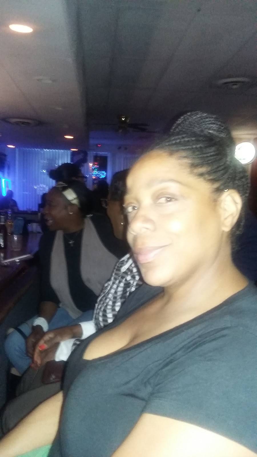 Stackers Bar & Grille | restaurant | 23098 Emery Rd, Warrensville Heights, OH 44128, USA | 2163782299 OR +1 216-378-2299