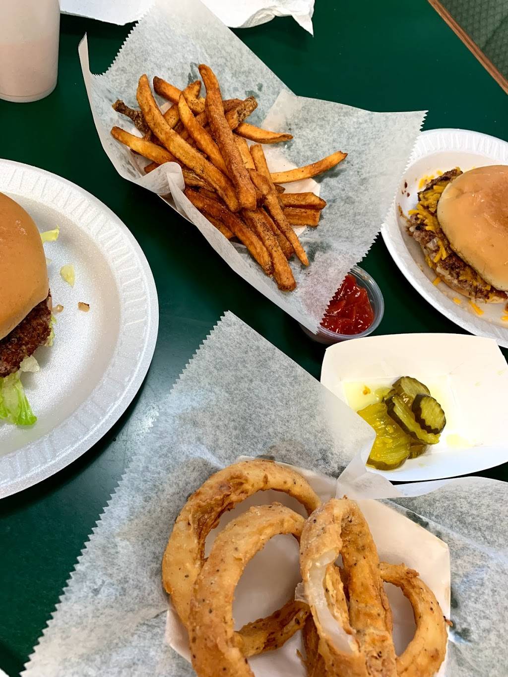 Little Mikes Hamburgers | restaurant | 6724 Northwest Expy, Oklahoma City, OK 73132, USA | 4057739997 OR +1 405-773-9997