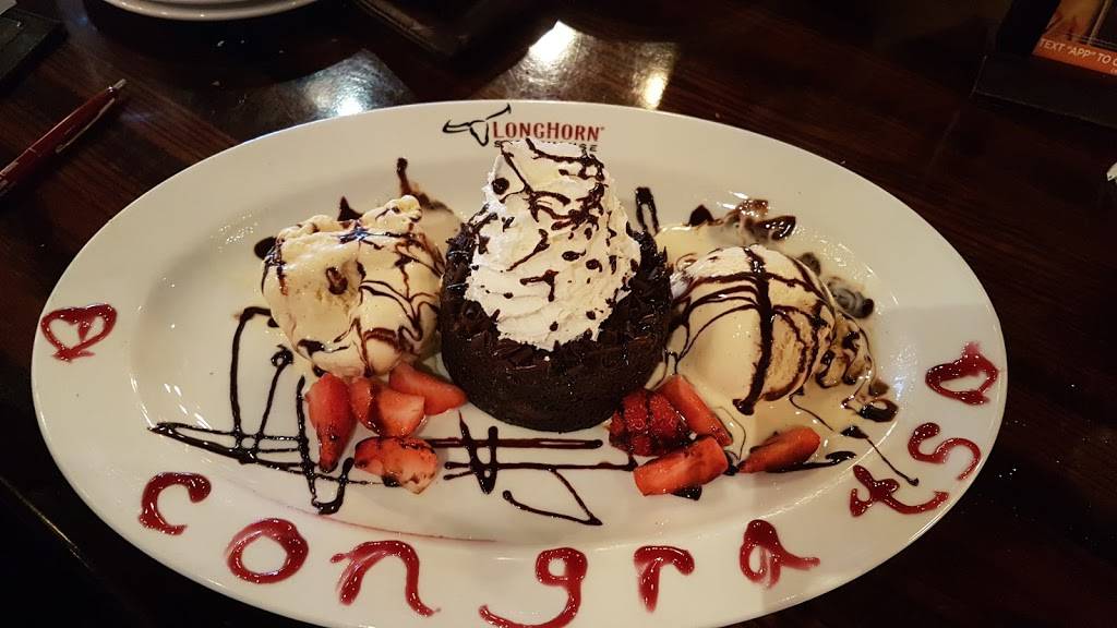 LongHorn Steakhouse | meal takeaway | 907 Bayonne Crossing Way, Bayonne, NJ 07002, USA | 2018580976 OR +1 201-858-0976