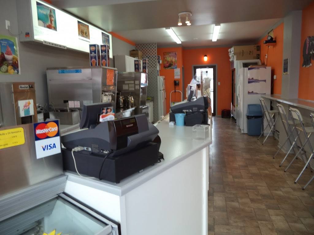 Milk Bar LHirondelle | restaurant | 102 Rue Saint-Laurent, Saint-Eustache, QC J7P 5A4, Canada | 4509832454 OR +1 450-983-2454