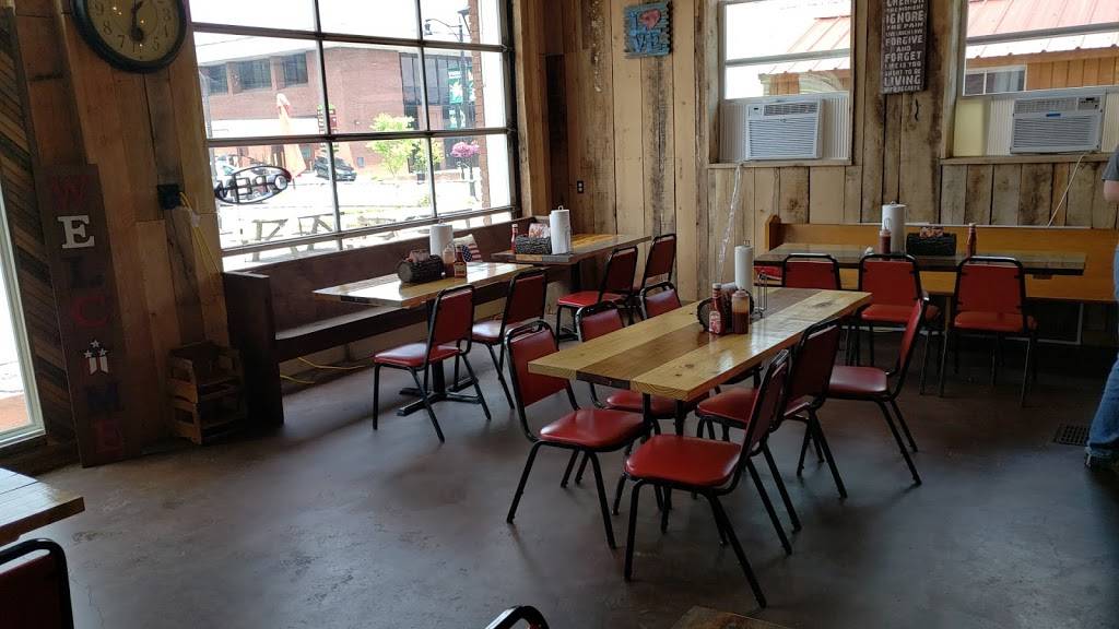 Hickory House Bbq | restaurant | 385 W Main St, Wytheville, VA 24382, USA | 2763352211 OR +1 276-335-2211