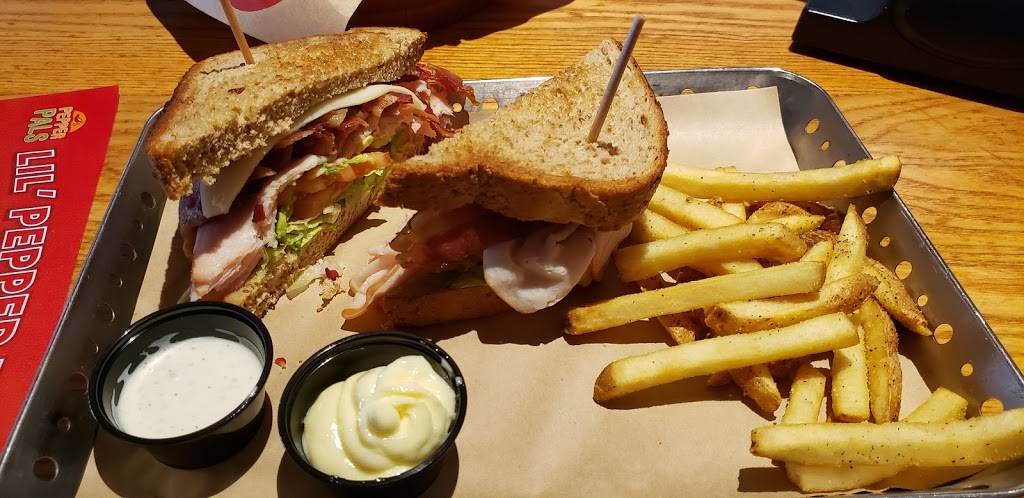 Chilis Grill & Bar | restaurant | 408 Market St, Chattanooga, TN 37402, USA | 4232651511 OR +1 423-265-1511