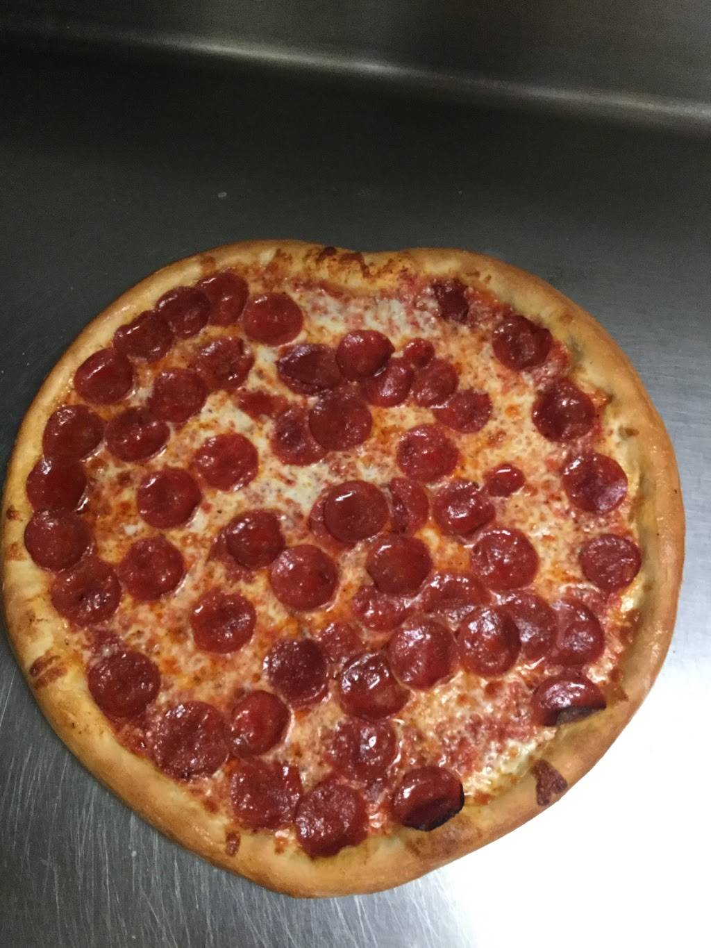 Queens Pizza & Subs | restaurant | 300 Old Virginia Ave, Rich Creek, VA 24147, USA | 5407268322 OR +1 540-726-8322