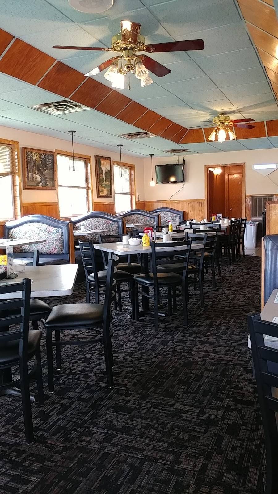City Limits Family Restaurant | restaurant | 906 S Main St, Maquoketa, IA 52060, USA | 5636529709 OR +1 563-652-9709