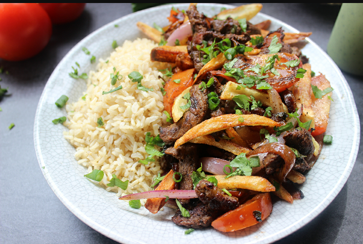 100% SALVADOREÑO Restaurant & Take out | restaurant | 612 Trethewey Dr, Toronto, ON M6M 4C3, Canada | 4162490305 OR +1 416-249-0305