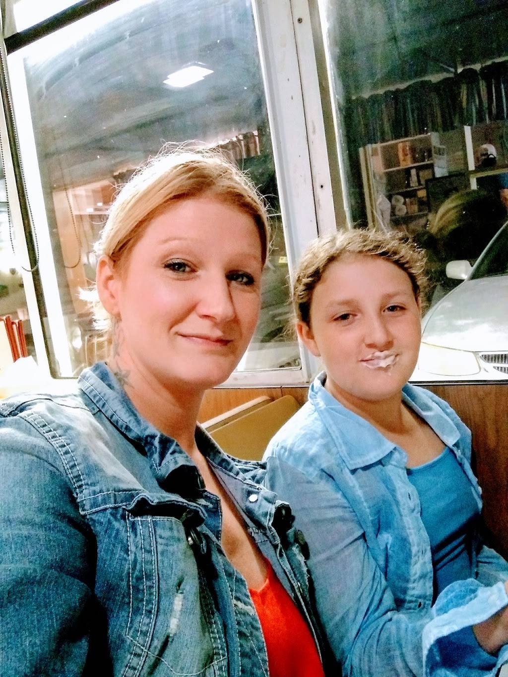 Valley Diner | restaurant | State Hwy 20, Pine Grove, WV 26437, USA | 3048892166 OR +1 304-889-2166