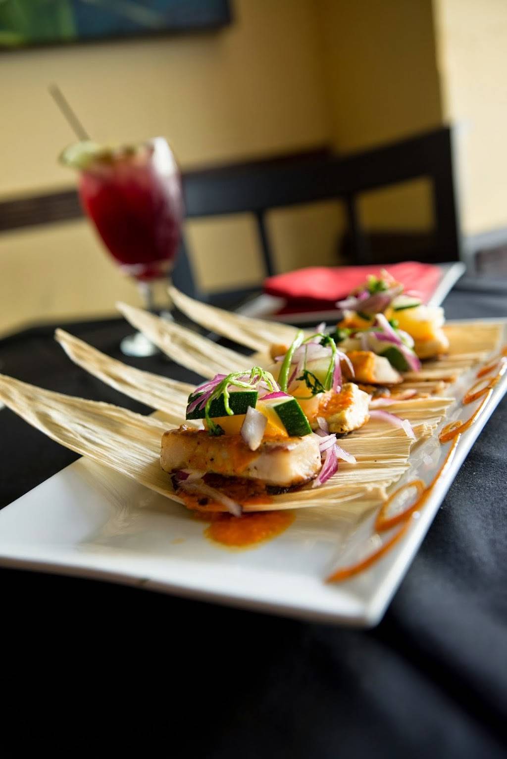 De La Vega Restaurante y Galeria | restaurant | 128 N Woodland Blvd, DeLand, FL 32720, USA | 3867344444 OR +1 386-734-4444