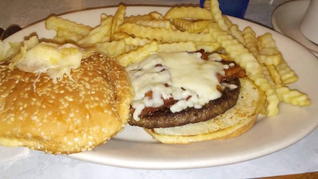 Maxims Restaurant & Lounge | restaurant | 7205 Broadway, Merrillville, IN 46410, USA | 2197959520 OR +1 219-795-9520