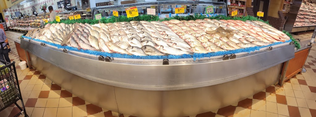 Lewis Fresh Market | restaurant | 2727 Grand Ave, Waukegan, IL 60085, USA | 8476933100 OR +1 847-693-3100