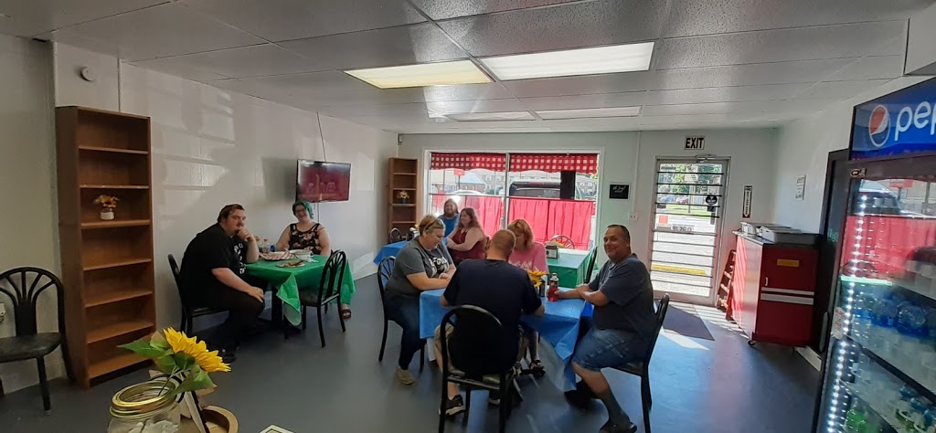 Minnies Pizza & Paint Shop | meal takeaway | 7317 St Andrews Church Rd, Louisville, KY 40214, USA | 5028904025 OR +1 502-890-4025