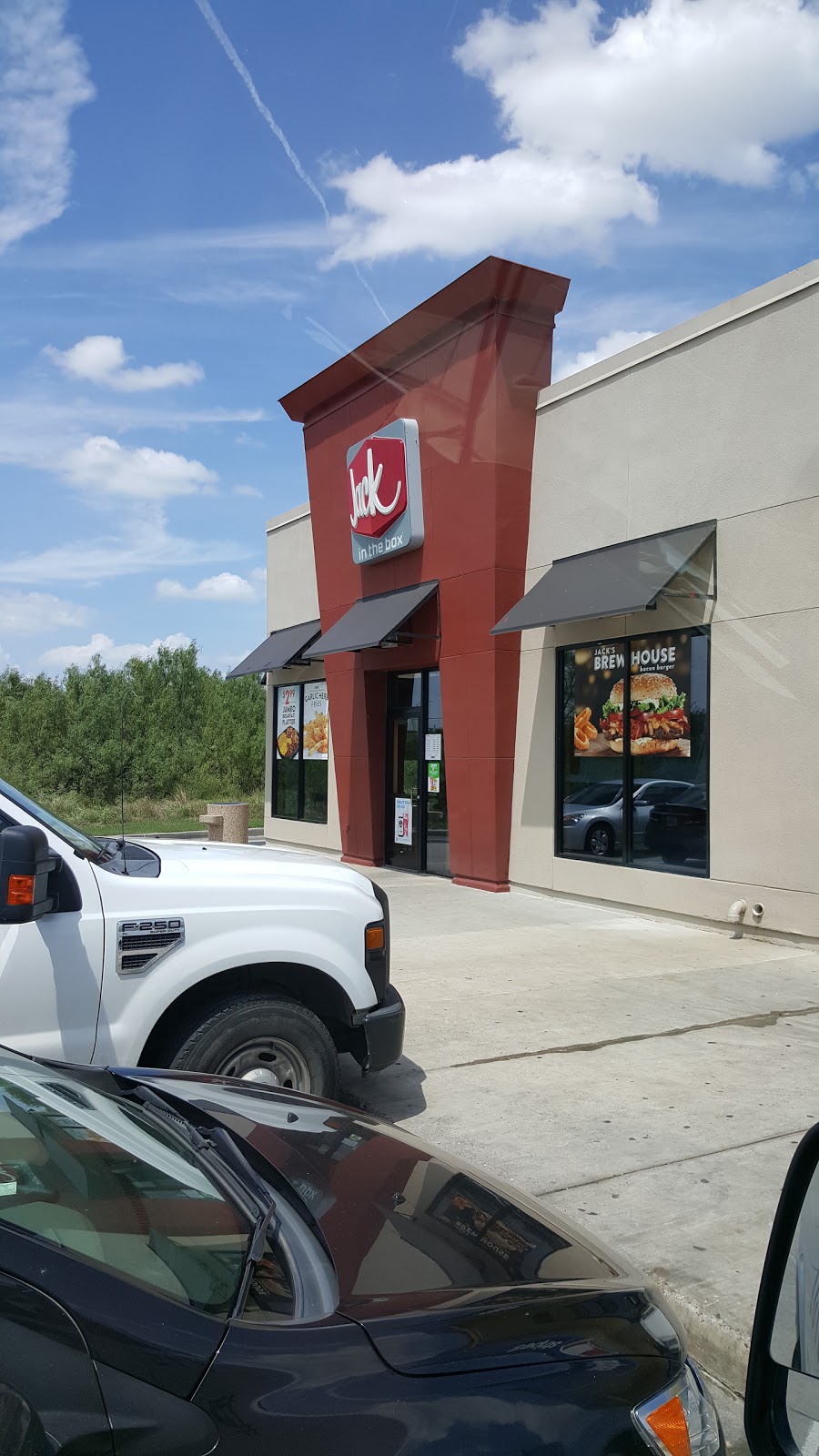 Jack in the Box | restaurant | 5002 E Saunders St, Laredo, TX 78041, USA | 9567233675 OR +1 956-723-3675