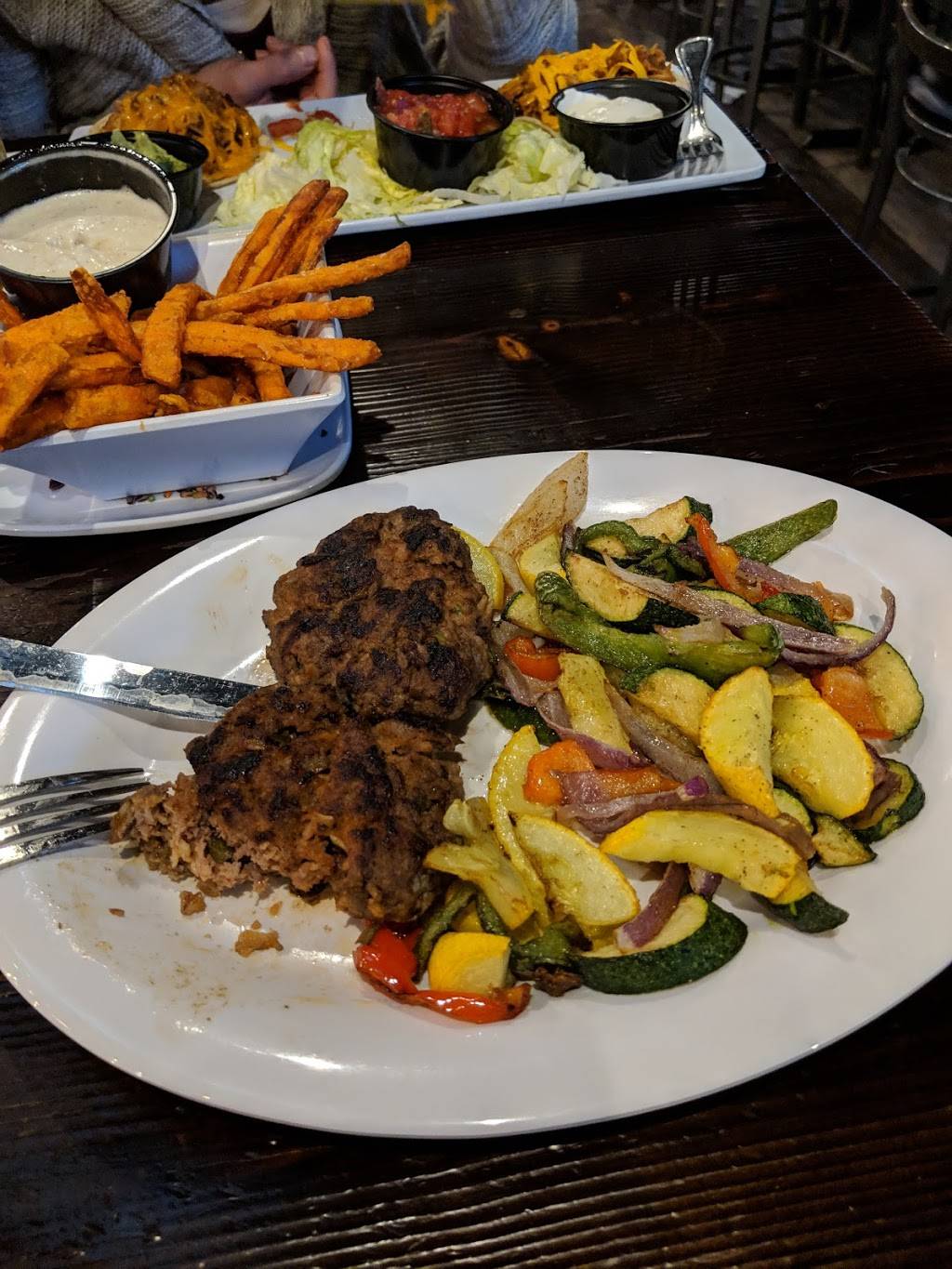 Embers Tap House | restaurant | 933 S State St, Lockport, IL 60441, USA | 8155523031 OR +1 815-552-3031