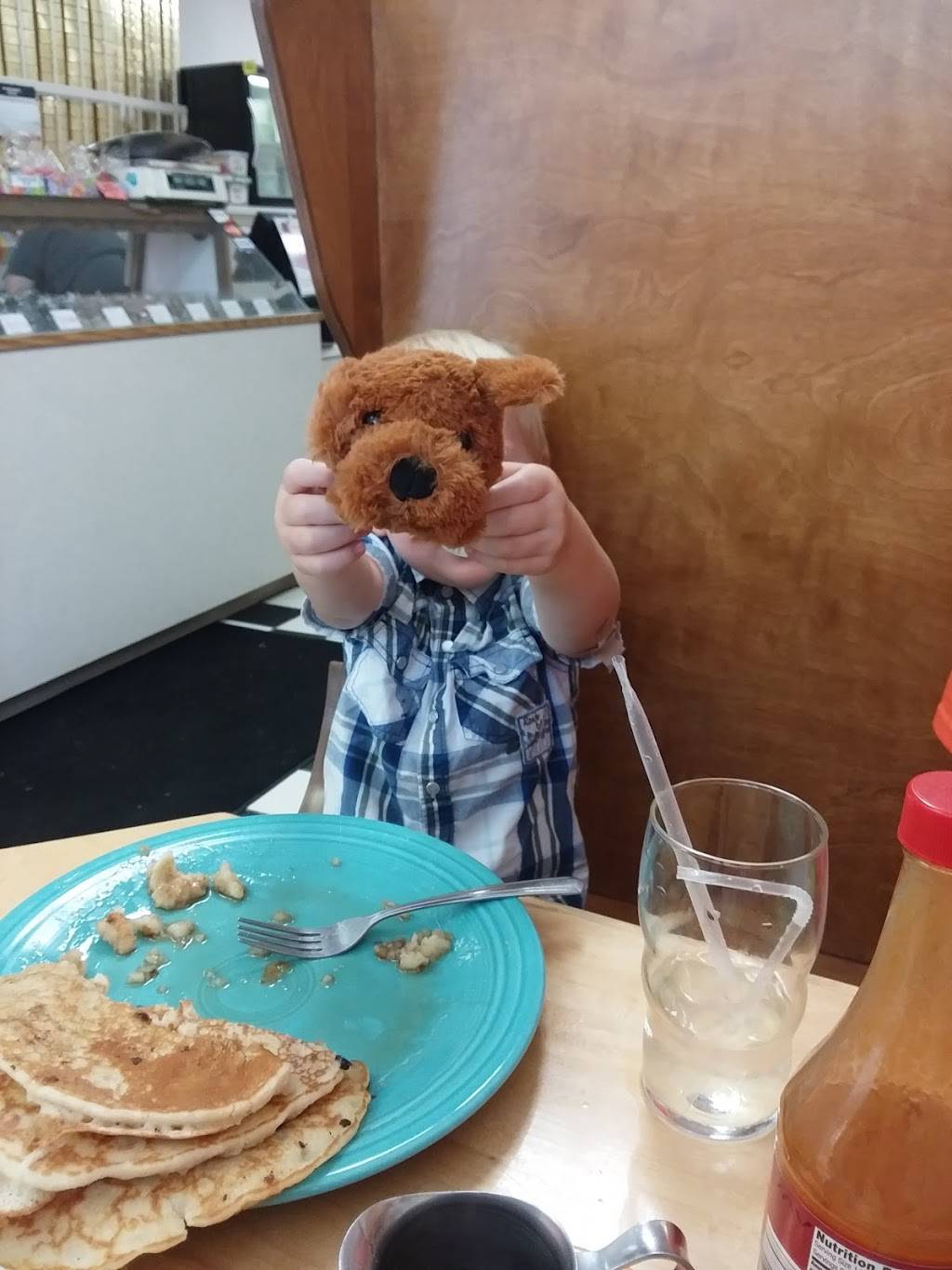 Heggys Confectionery | restaurant | 296 E State St, Salem, OH 44460, USA | 3303325723 OR +1 330-332-5723