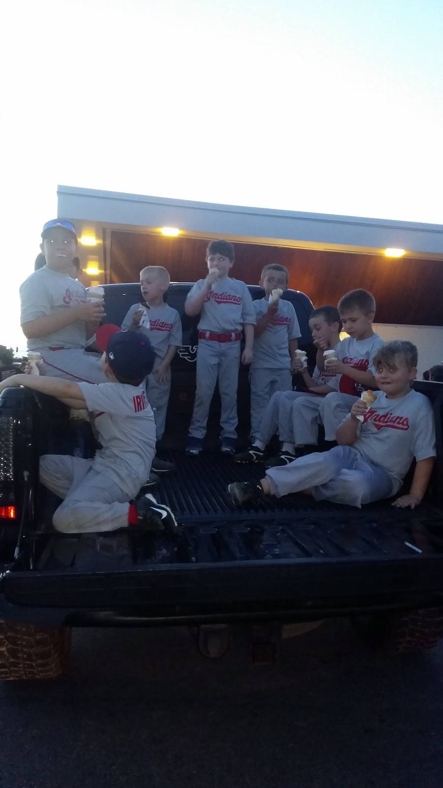 Twin | restaurant | 63 River Dr, Irvine, KY 40336, USA | 6067235623 OR +1 606-723-5623