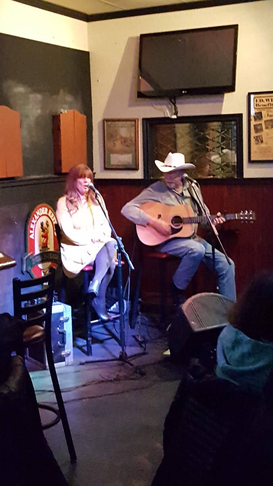 Corners Bar | restaurant | 10593 Yonge St #3, Richmond Hill, ON L4C 3C5, Canada | 4168754922 OR +1 416-875-4922